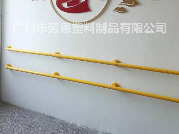 發(fā)展智慧社區(qū)養(yǎng)老，老人扶手等養(yǎng)老設施建設仍需完善