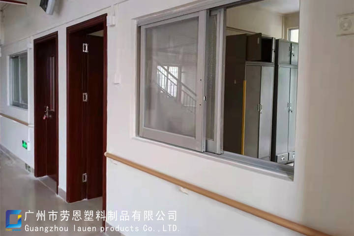 哪些輔助設(shè)施可以提高老年人的日常生活安全性？